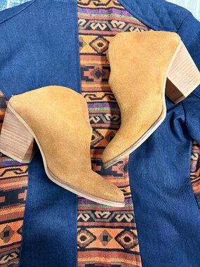 Size 8.5 Chinese laundry, suede backless slip in booties